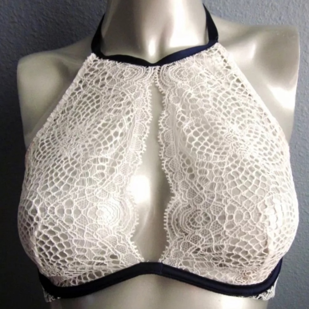 NWT Victoria’s Secret very sexy white lace bra